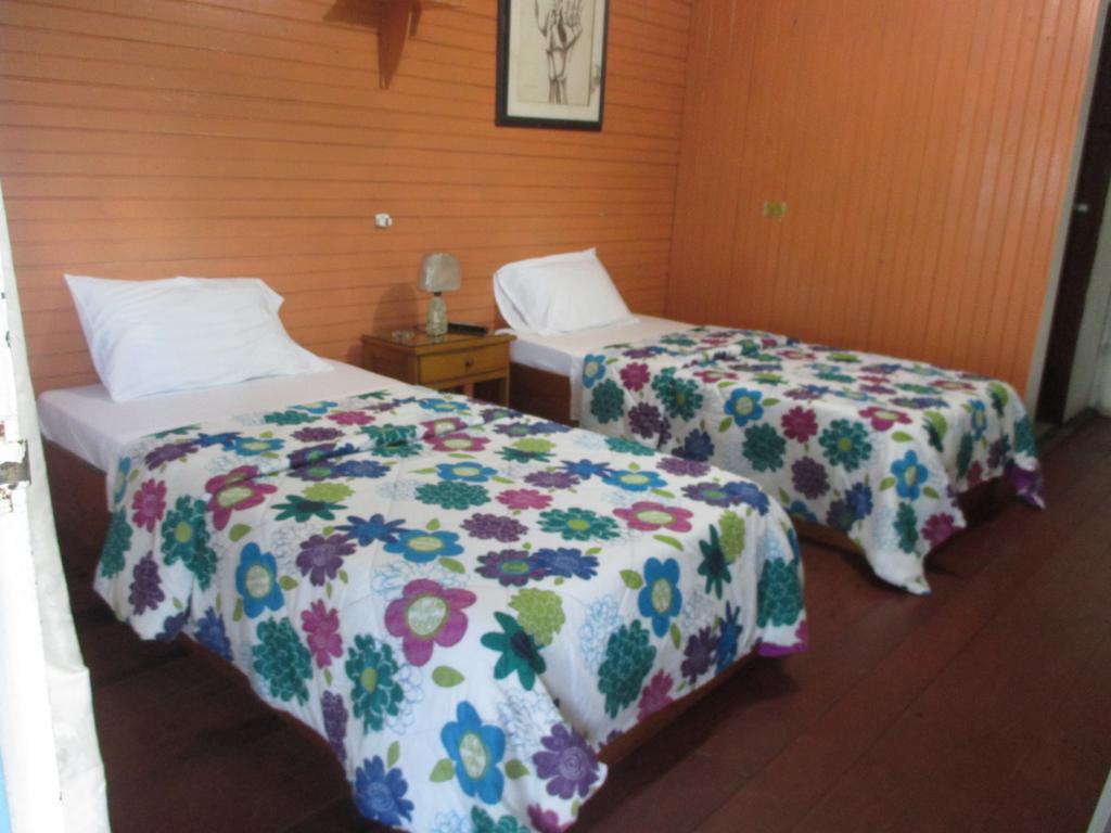 Hotel Flemming Tree Providencia Island Exteriör bild